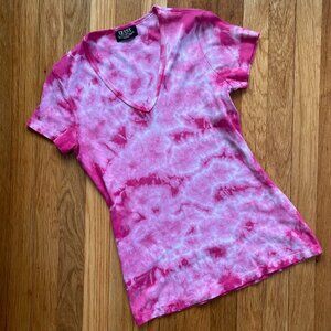 Womens tie-dye V-neck (Pink/White)  Short Sleeve Tee, Size M